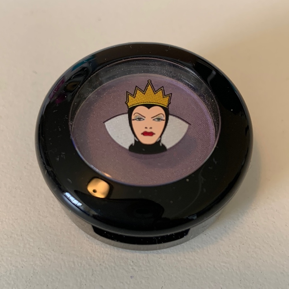 Limited Edition MAC Veluxe Pearl eyeshadow in Her Alter Image.